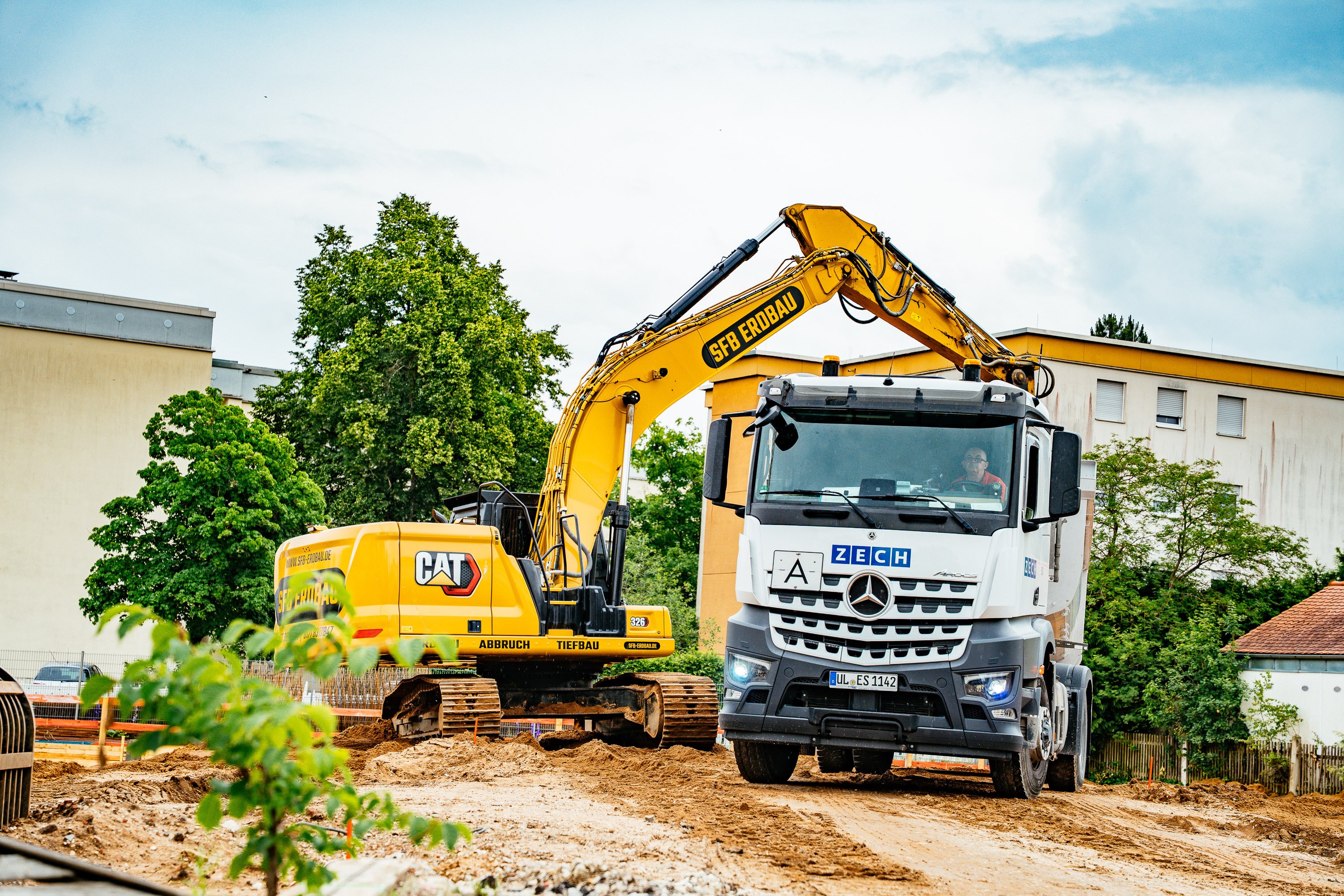 SFB Erdbau: Lkw